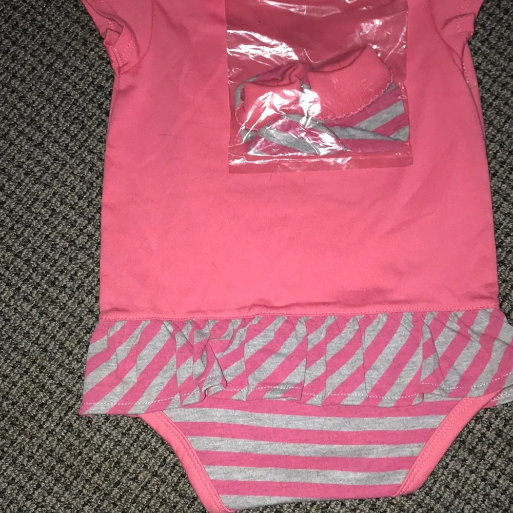 MLB Kids Pink Detroit Tigers Baby Bib & Creeper Set